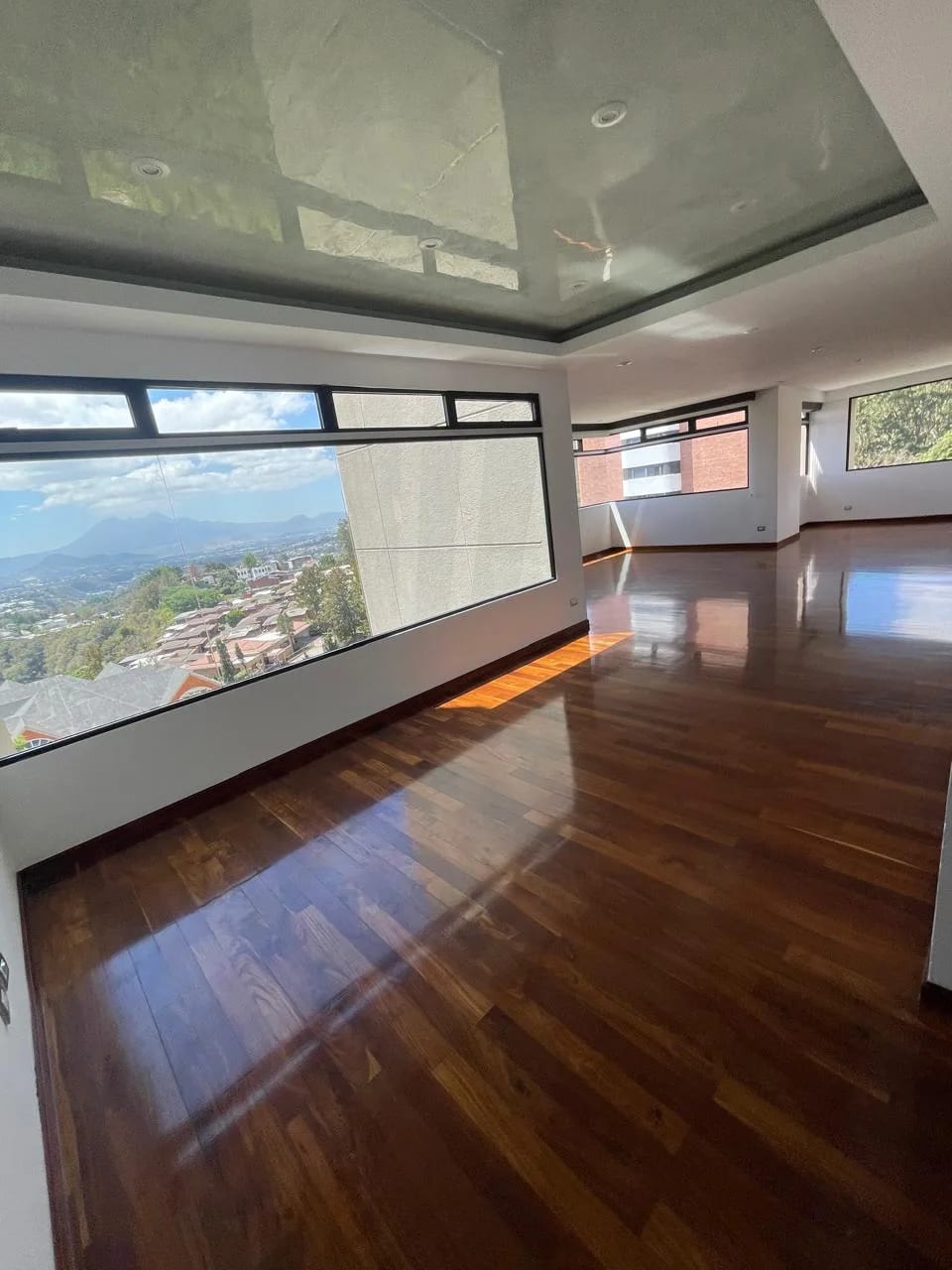 Amplio y Exclusivo Apartamento en Zona 14 — foto 1 de 12