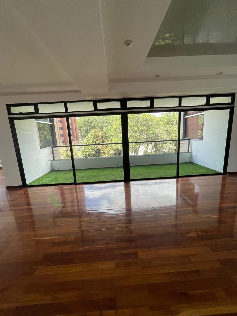 Amplio y Exclusivo Apartamento en Zona 14 — foto 2 de 12