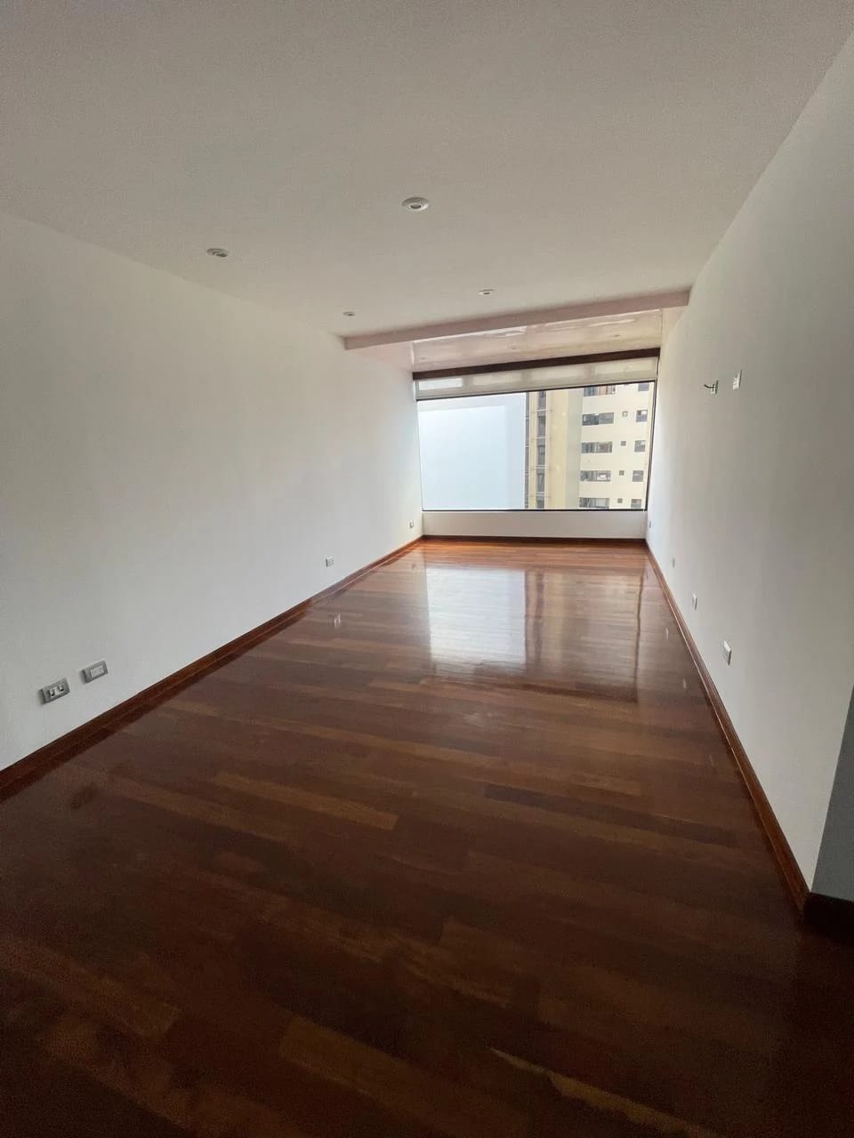 Amplio y Exclusivo Apartamento en Zona 14 — foto 7 de 12