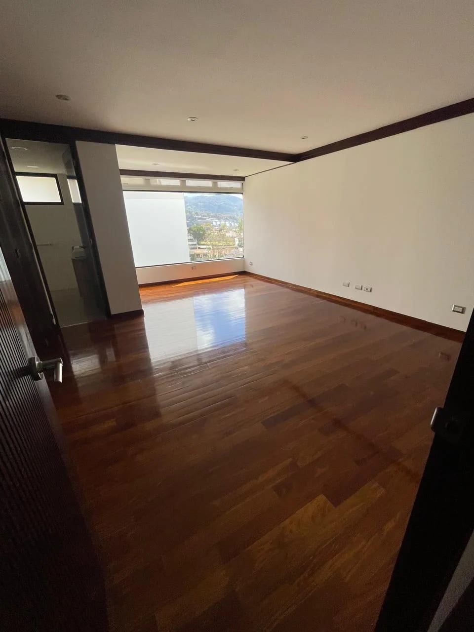 Amplio y Exclusivo Apartamento en Zona 14 — foto 9 de 12