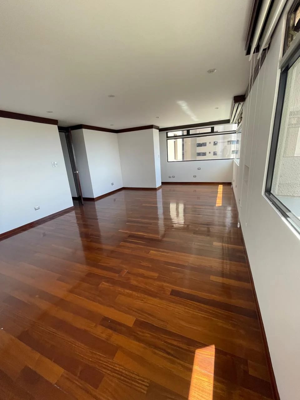 Amplio y Exclusivo Apartamento en Zona 14 — foto 10 de 12