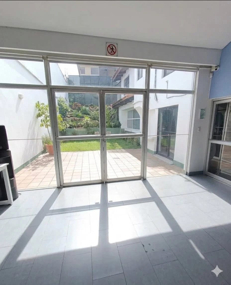 Amplia Propiedad Comercial — foto 6 de 9