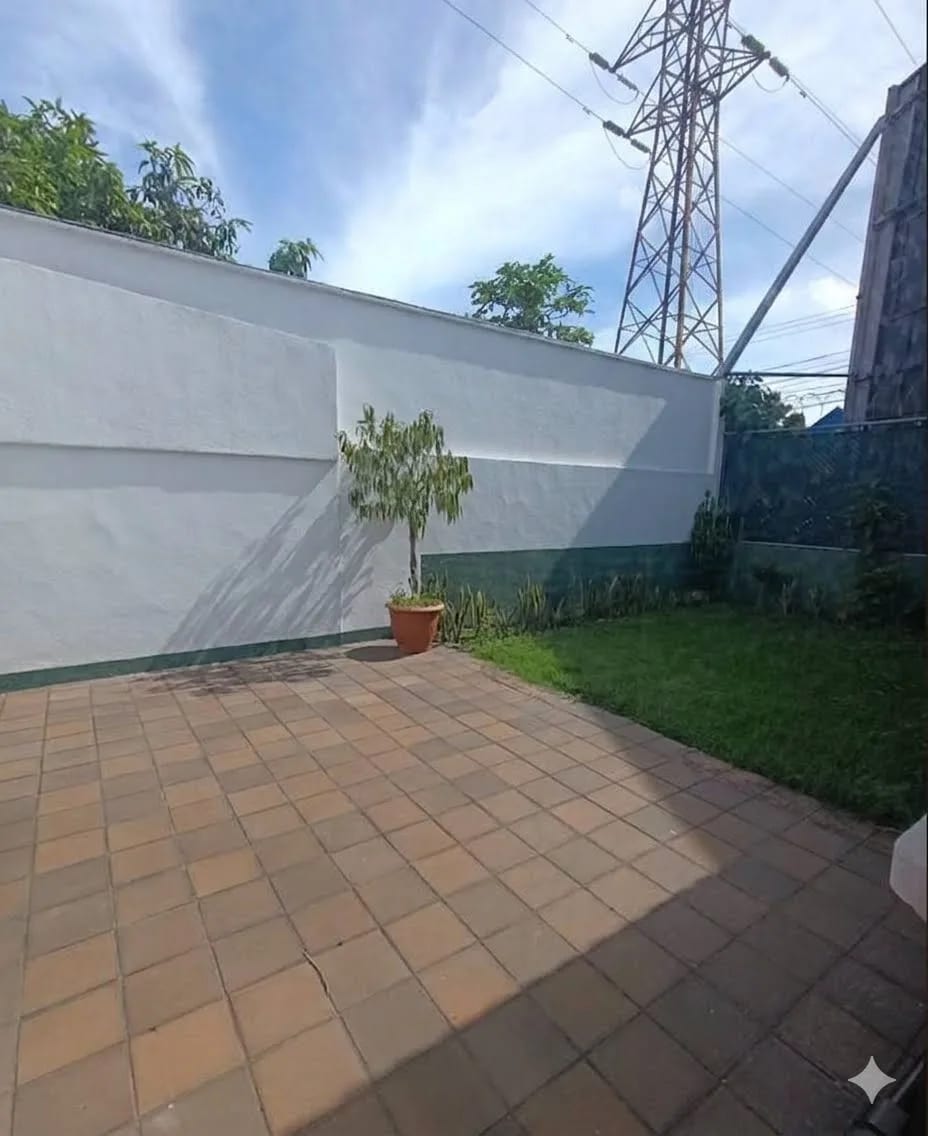 Amplia Propiedad Comercial — foto 4 de 9