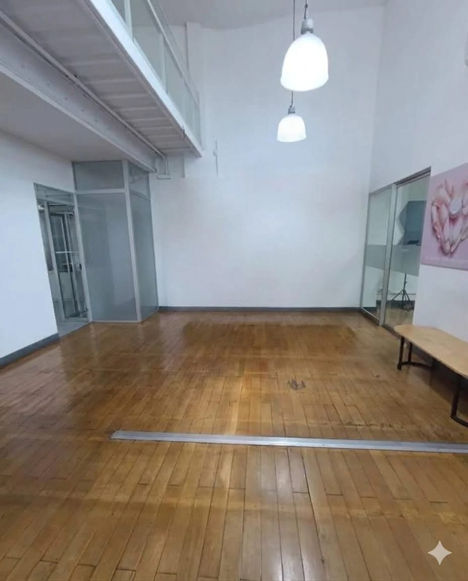 Amplia Propiedad Comercial — foto 7 de 9