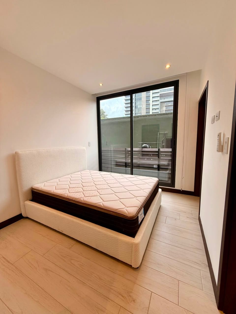APARTAMENTO AMUEBLADO ZONA 15 PARA ESTRENAR — foto 7 de 17
