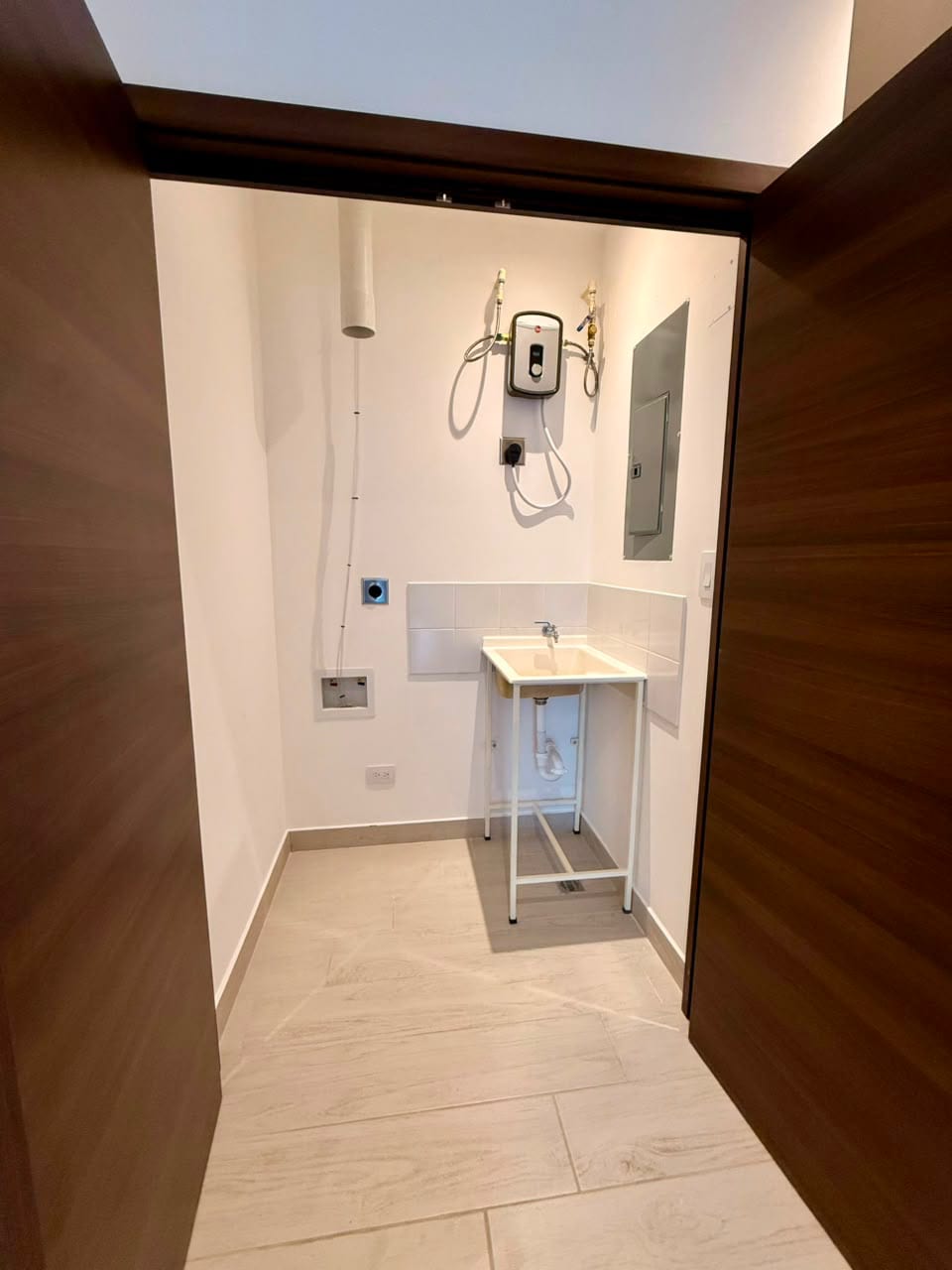 APARTAMENTO AMUEBLADO ZONA 15 PARA ESTRENAR — foto 4 de 17
