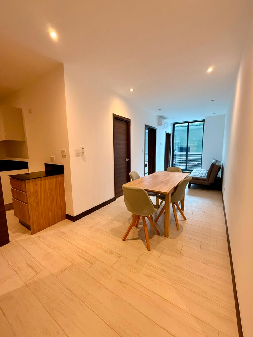 APARTAMENTO AMUEBLADO ZONA 15 PARA ESTRENAR — foto 1 de 17