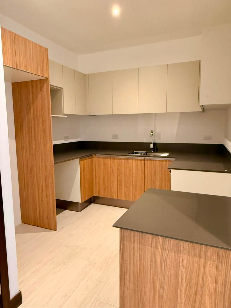 APARTAMENTO AMUEBLADO ZONA 15 PARA ESTRENAR — foto 3 de 17