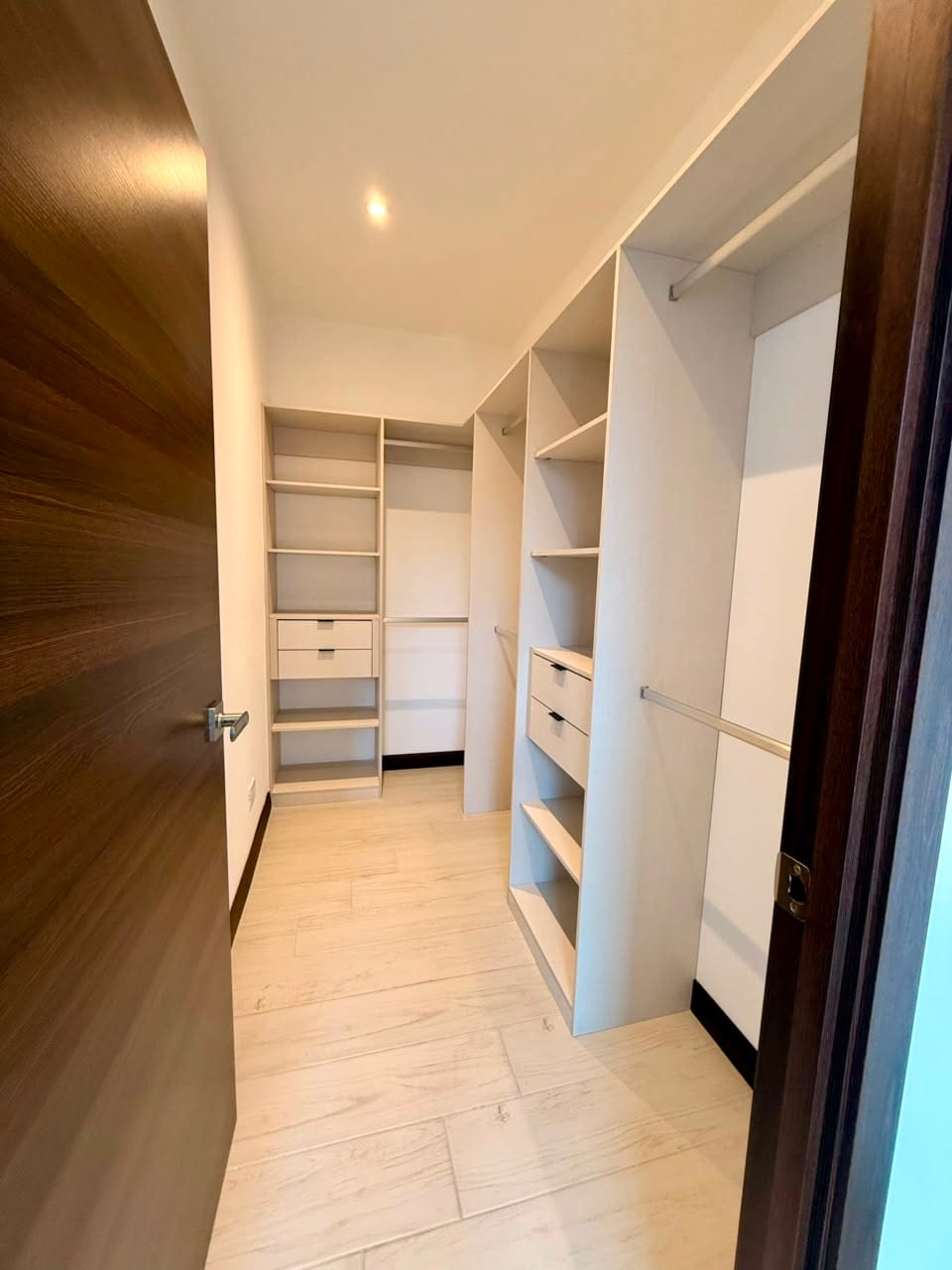 APARTAMENTO AMUEBLADO ZONA 15 PARA ESTRENAR — foto 8 de 17